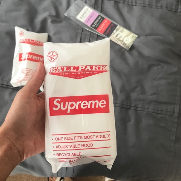 supreme ballpark poncho - Picture 2 of 5